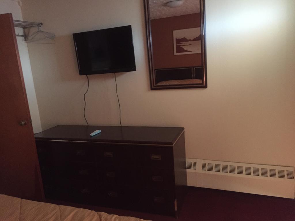 Glen Motel - Utica Room photo