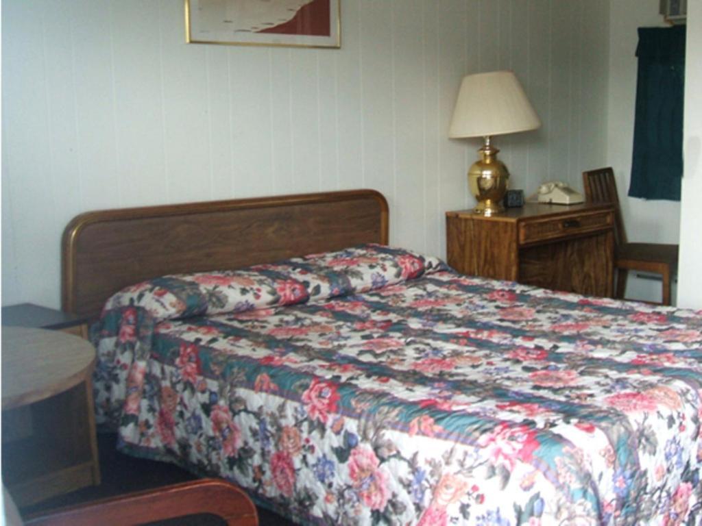 Glen Motel - Utica Room photo