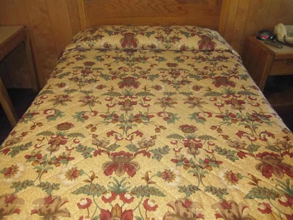 Glen Motel - Utica Room photo